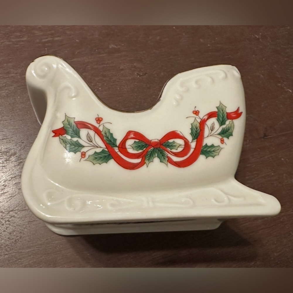 Festive Ceramic Sleigh with Holly Design